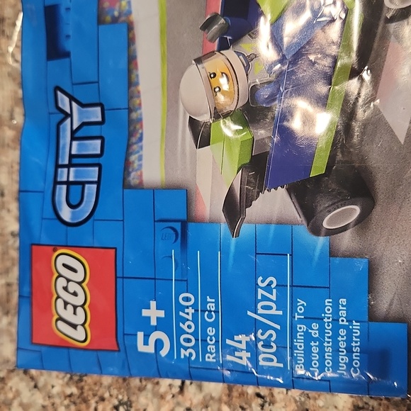NEW LEGO City Race Car (30640) - Picture 3 of 7